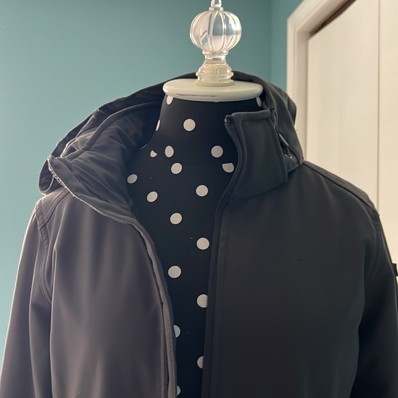 Hooded lined rain coat. Only worn twice - Picture 3 of 6
